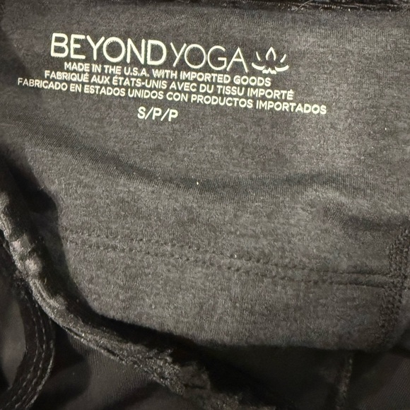 BEHOND YOGA Slim Racerback Cropped Tank + Beyond Yoga
Best Dressed Pant Sz Small - Picture 11 of 15